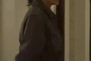 贾玲43岁生日低调庆生，时尚穿搭与真挚友情引热议
