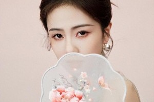 白鹿旗袍造型惊艳亮相，展现古典美与演技实力