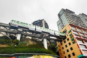 泰国游客涌入重庆：魔幻8D城市成热门打卡地